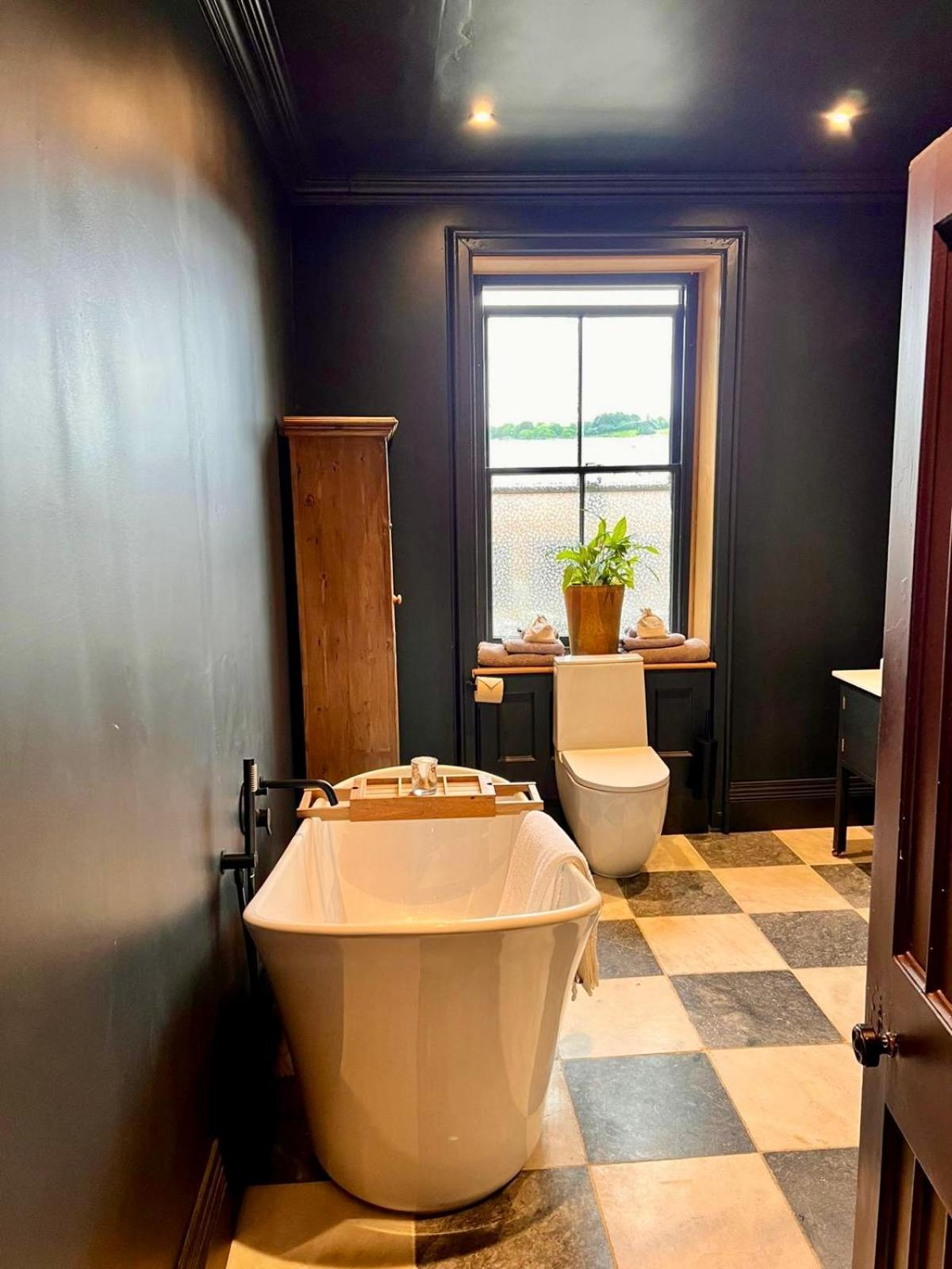 Llanerchydol Hall Suites Welshpool Exteriör bild